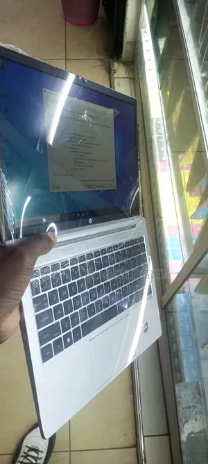 Laptop HP ProBook 440 8GB AMD Ryzen 5 SSD 256GB