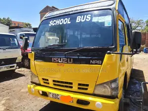 Isuzu Executive Bus 2008 Yellow