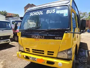Isuzu Executive Bus 2008 Yellow