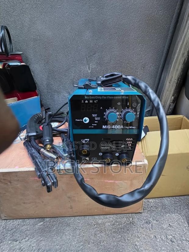 Makita Mig Welding Machine 400aComes With the Flux Wire