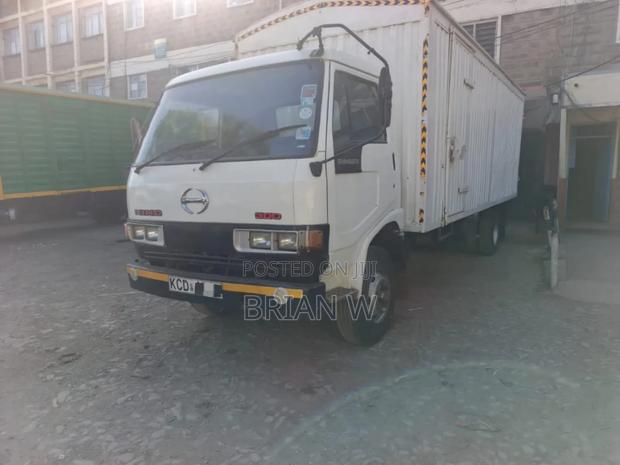 Hino 300 Lorry - thumbnail 3