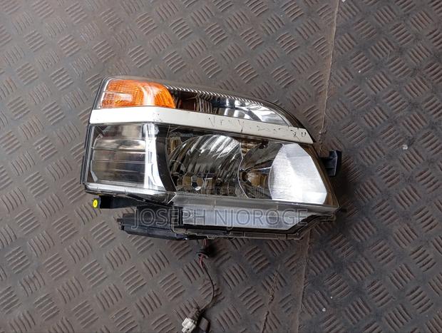 Voxy/Noah 2003 Headlight - thumbnail 2