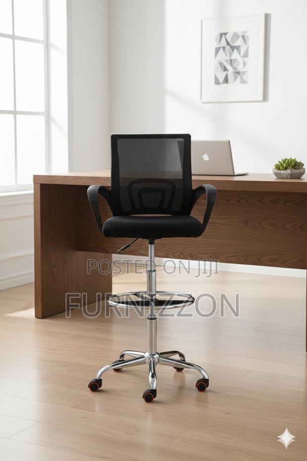 Mesh Back Height Adjustable Counter Chair for Business Use