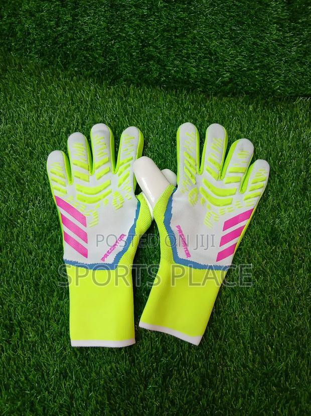 Predator Neon Save Goalkeeper Gloves - main view