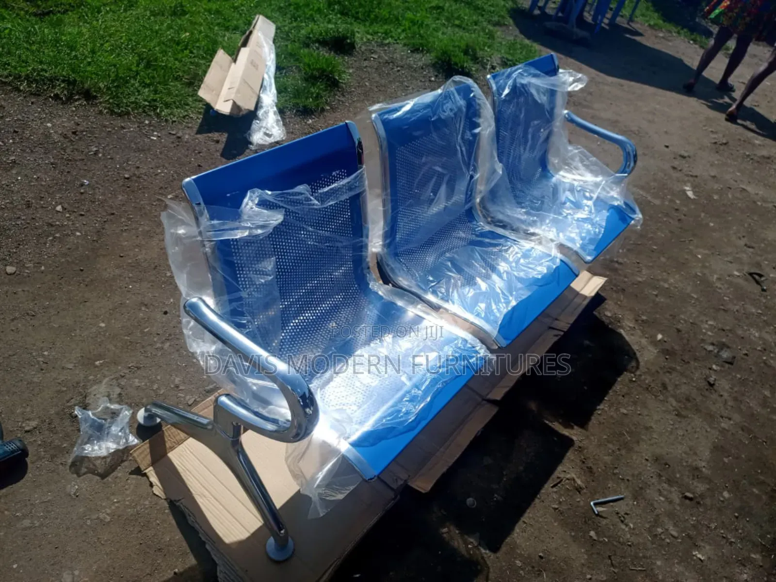 4-Seater Metal Waiting Bench With Armrests – Blue Finish