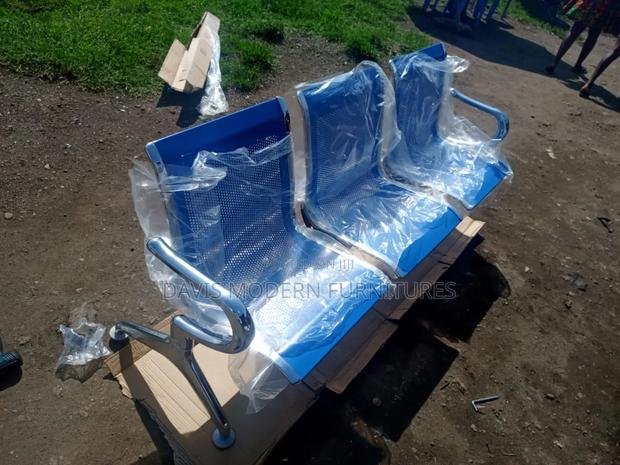 4-Seater Metal Waiting Bench With Armrests – Blue Finish