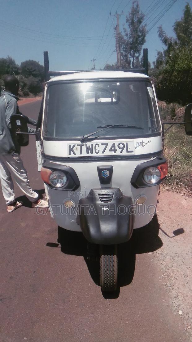 Piaggio Scooter 2023 White - thumbnail 2