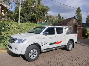 Toyota Hilux 2012 White