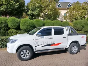 Toyota Hilux 2012 White