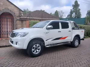Toyota Hilux 2012 White