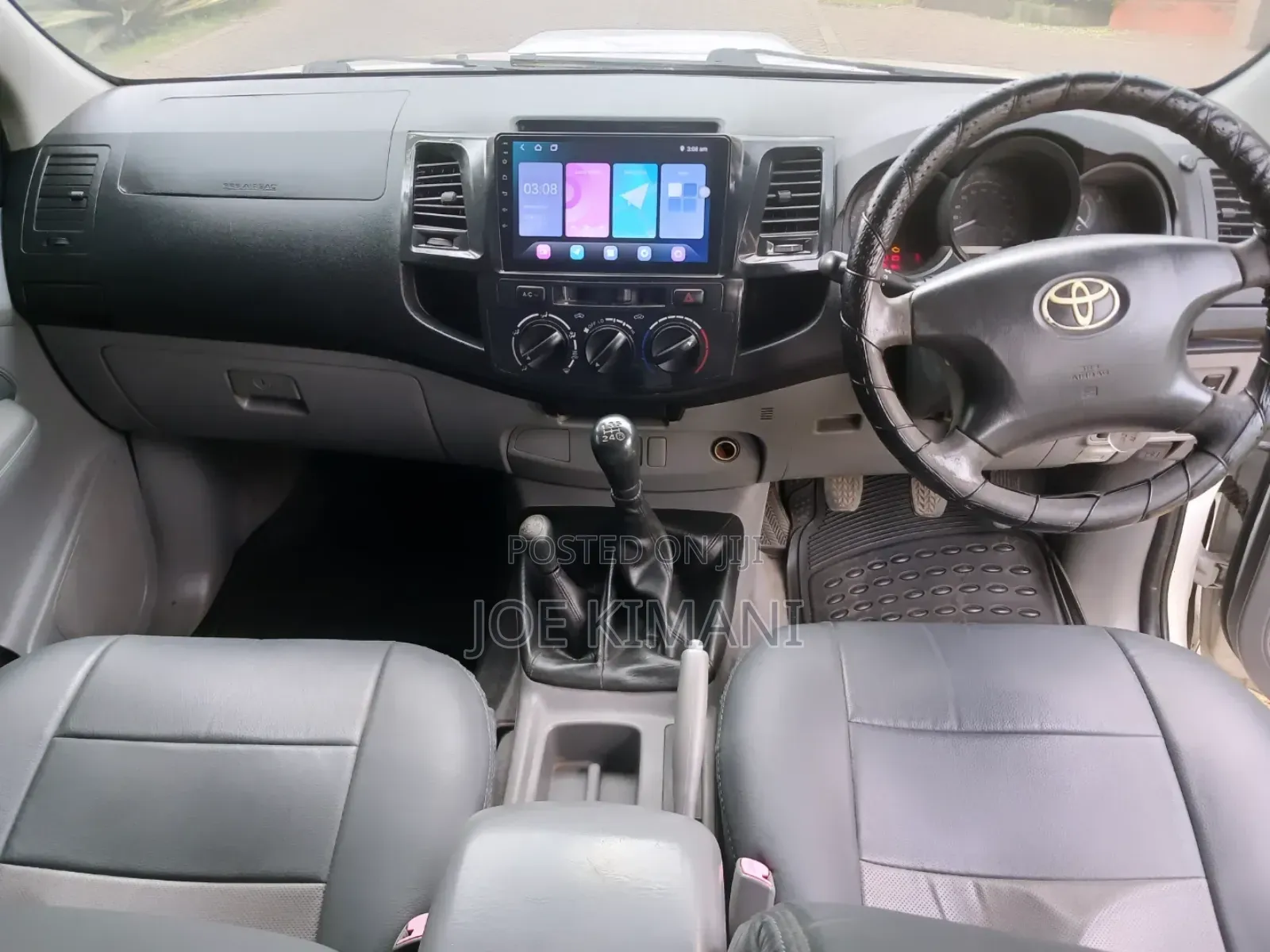 Toyota Hilux 2012 White