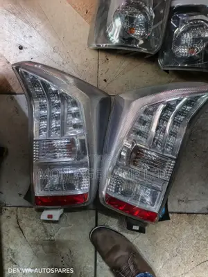 Tailight Prius New