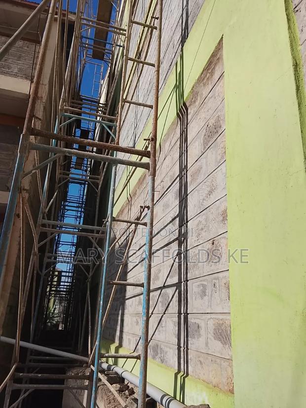 Walking Through Scaffolds - thumbnail 2