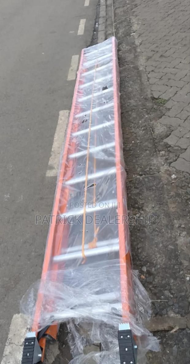 Fibre Glass Extension Ladder - thumbnail 3