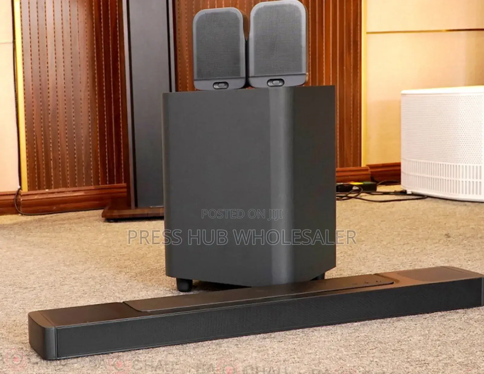 JBL Bar 1000 Soundbar. * 