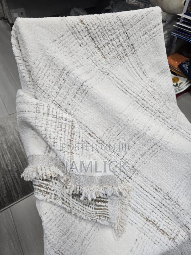 Premium Quality Throw Blanket –Av