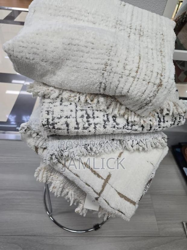 Premium Quality Throw Blanket –Av - thumbnail 2