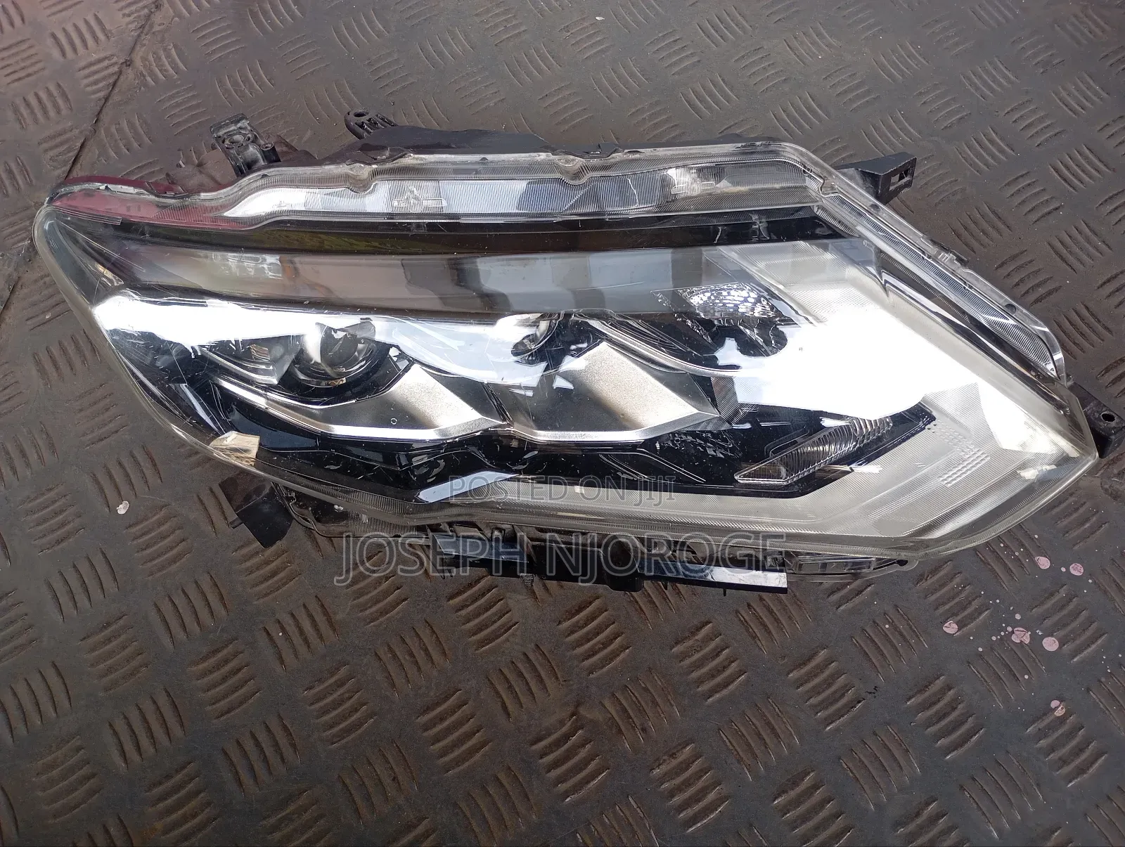 Nissan X-Trail Nt32 Headlight