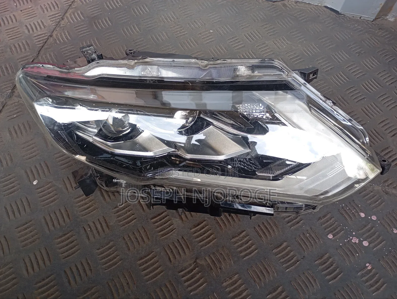 Nissan X-Trail Nt32 Headlight