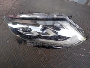 Nissan X-Trail Nt32 Headlight