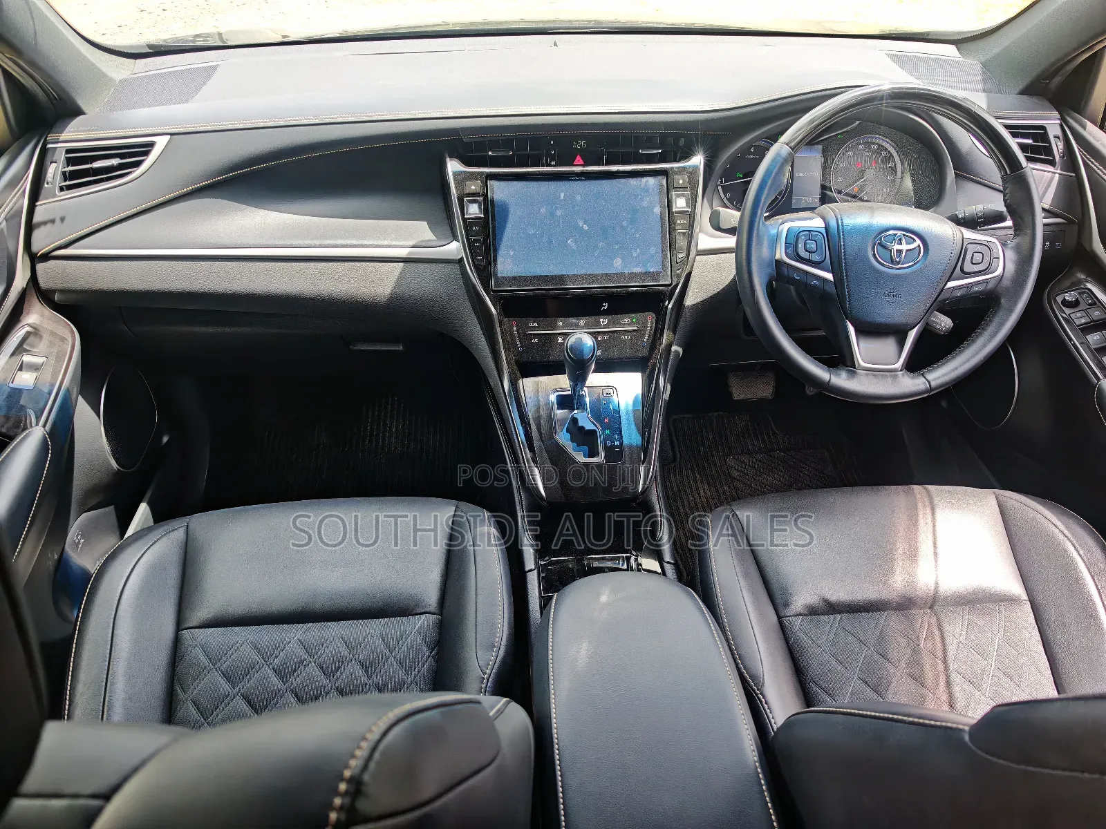 Toyota Harrier 2.0 2018 Matt Black