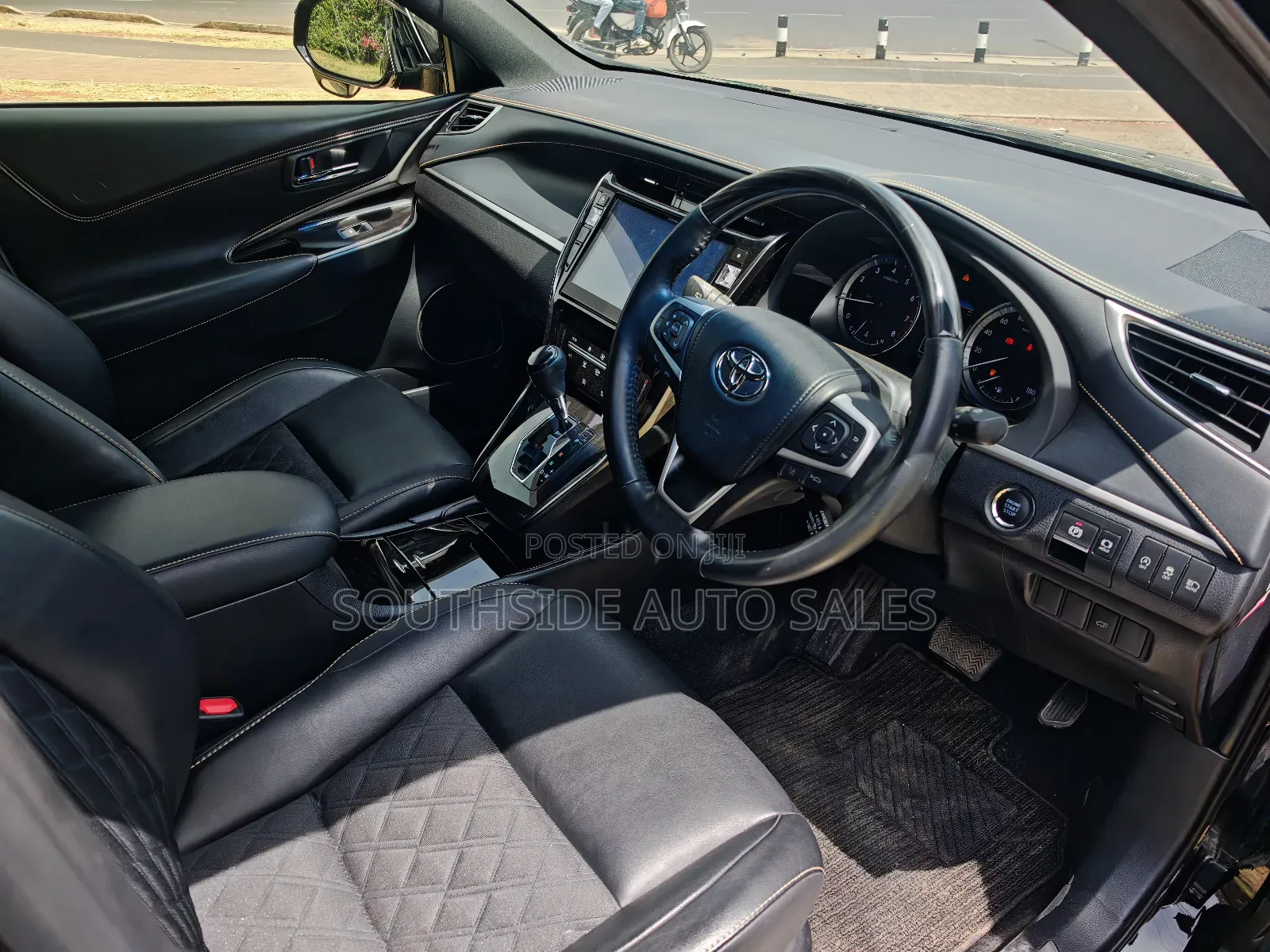 Toyota Harrier 2.0 2018 Matt Black