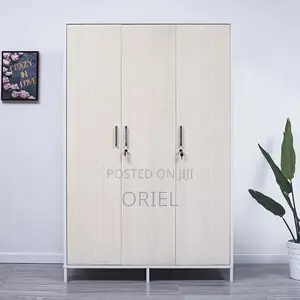 Modern Cabinet : 3-Door Wooden Wardrobe