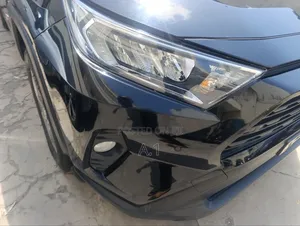 Toyota RAV4 XLE Premium FWD 2019 Black