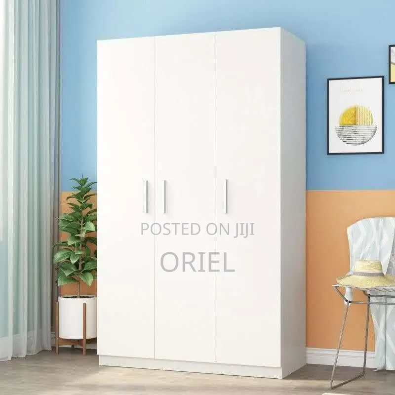 Modern Cabinet : 3-Door Wooden Wardrobe