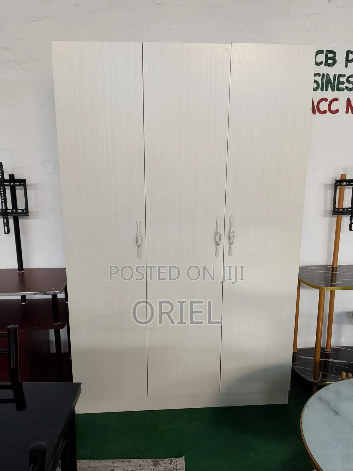 Modern Cabinet : 3-Door Wooden Wardrobe