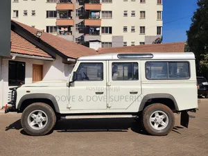 Land Rover Defender Puma 110 2.4 TD 2012 White