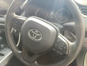 Toyota RAV4 Limited FWD 2019 White