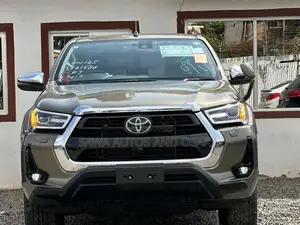 Toyota Hilux 2021 Gold
