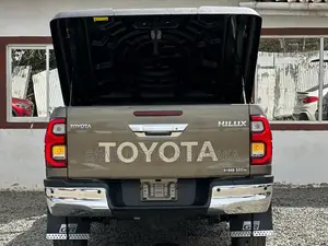 Toyota Hilux 2021 Gold