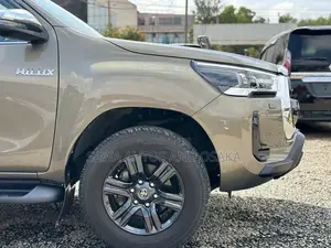 Toyota Hilux 2021 Gold