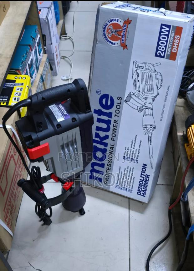 Makute 2800w Demolisher – Heavy-Duty 17kg Concrete Breaker