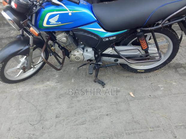 New Honda CB 2022 Blue - main view