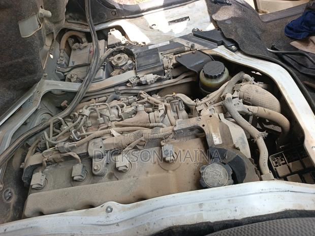 Toyota HiAce 2015 White - thumbnail 9