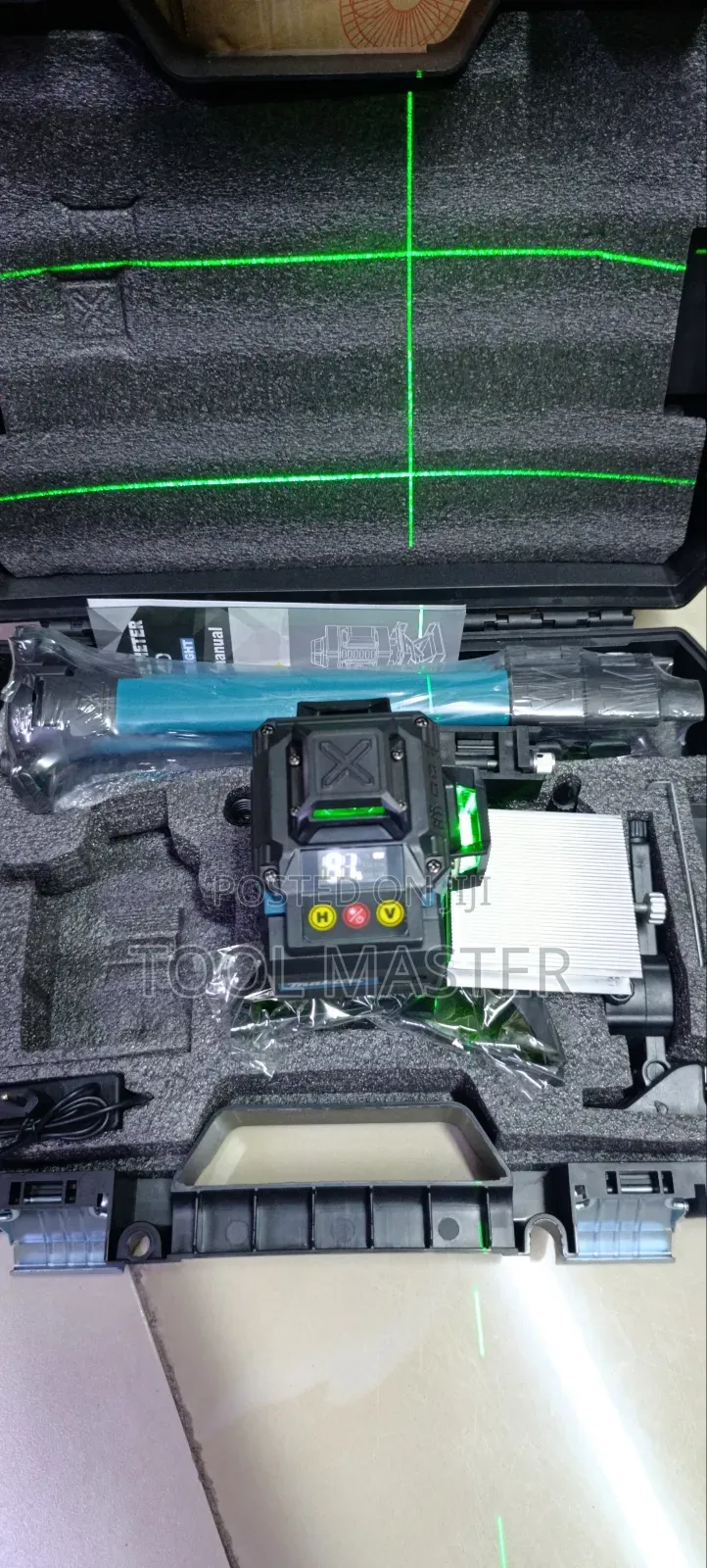 Makita Auto Laser Level/Laser Level With Tripod Stand