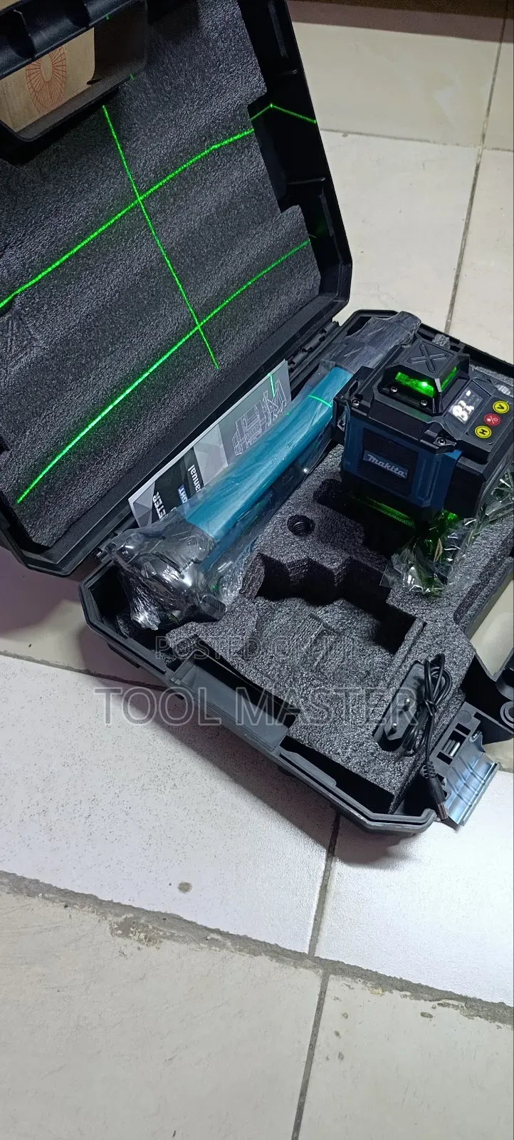 Makita Auto Laser Level/Laser Level With Tripod Stand