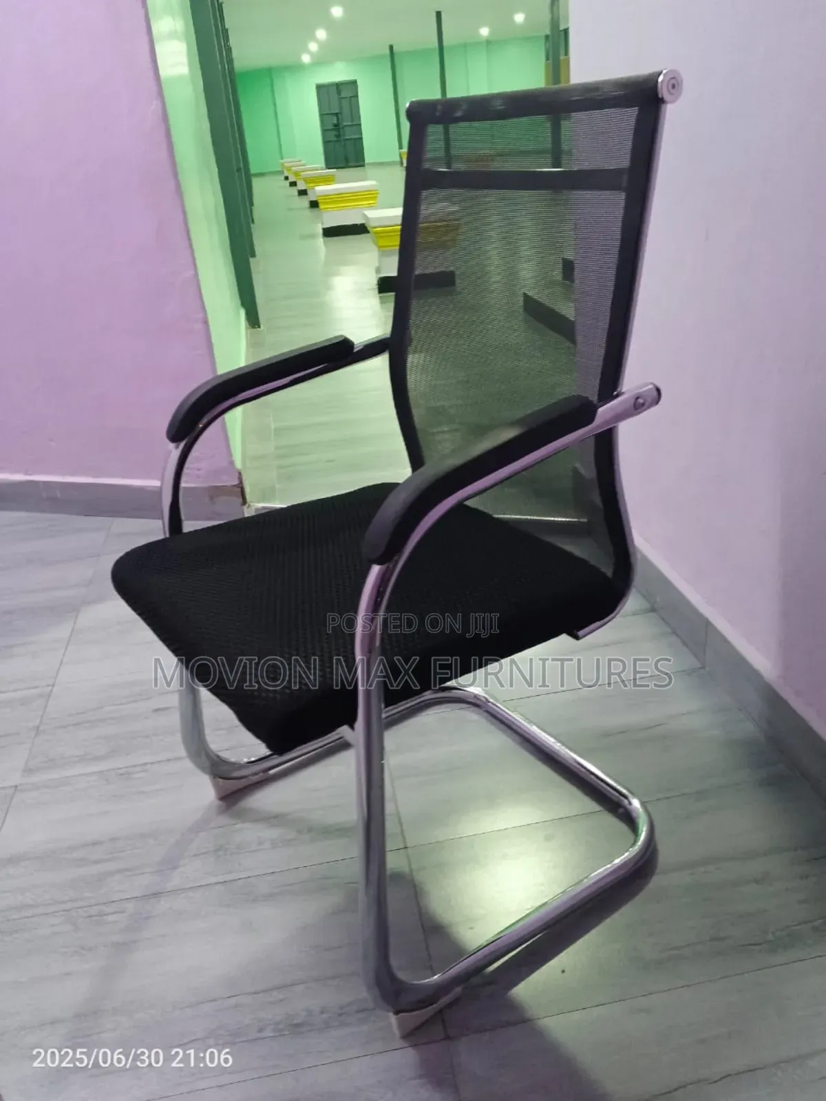 New Black Waiting Seat Relaxing Chair