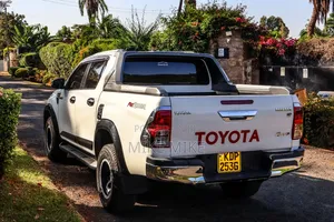 Toyota Hilux Revo Double Cab Deisel 2.8 AWD 2016 White