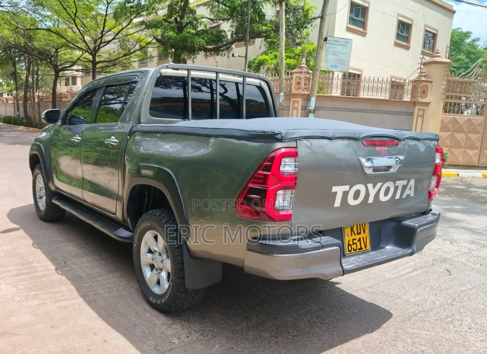 Toyota Hilux 2021 Green
