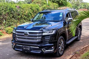 Toyota Land Cruiser LC300 2023 Black