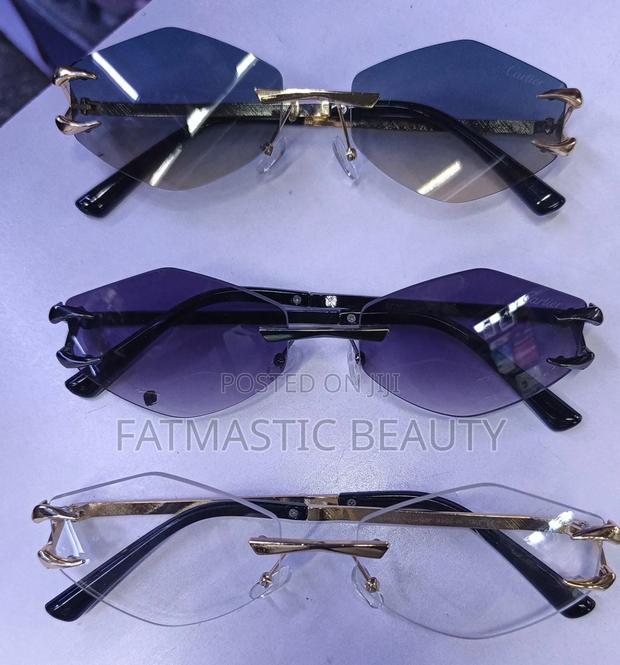 Unisex Oval Sunglasses - main view