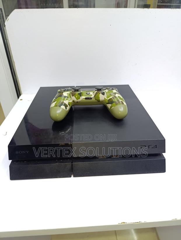 Playstation 4 Standard - main view