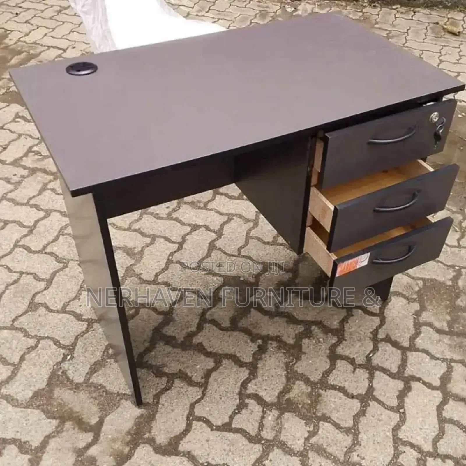 Office Table For Sale – Strong, Modern Long-lasting