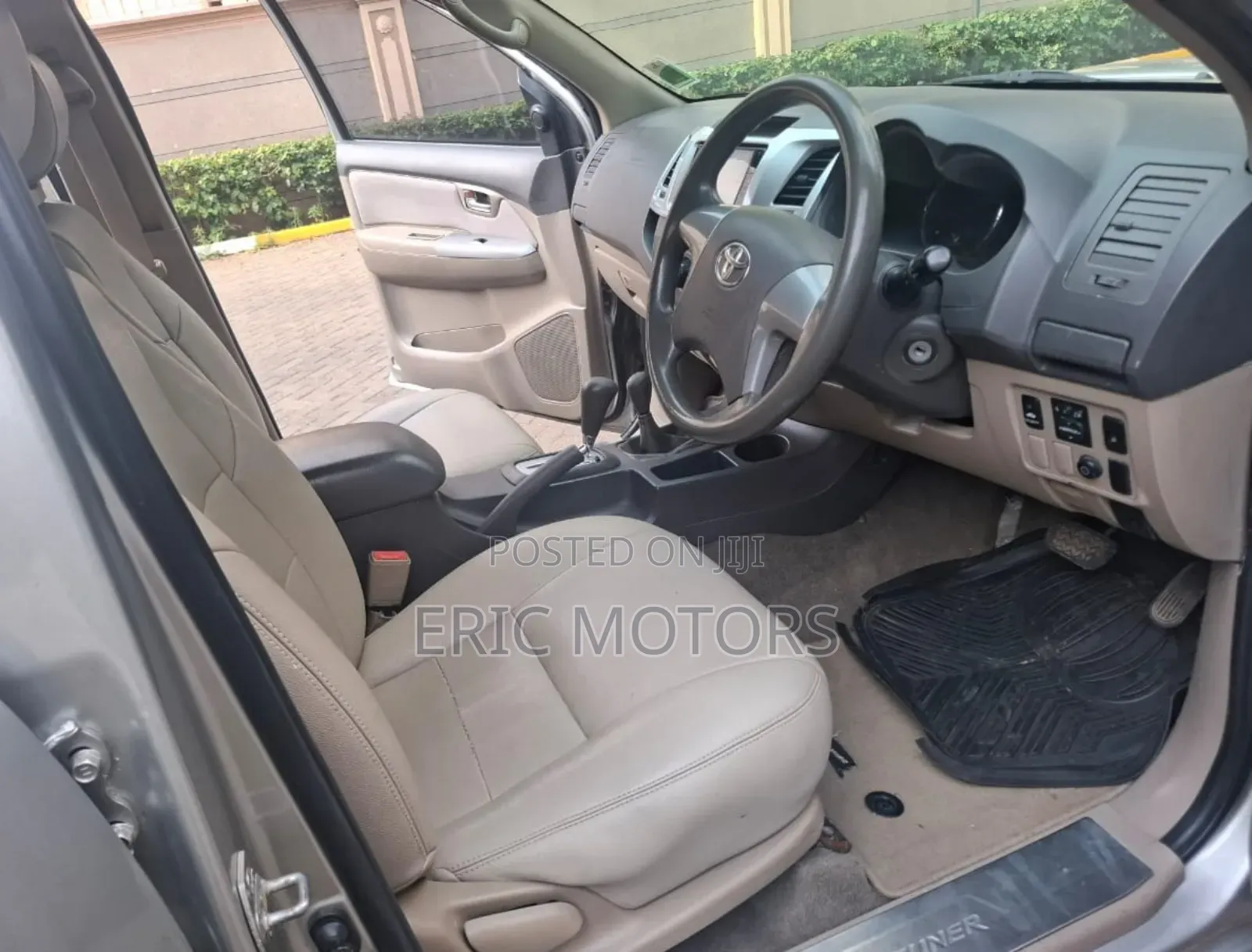 Toyota Fortuner 2010 Silver