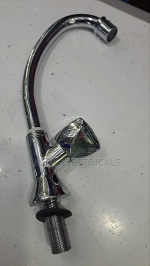 Lirlee Chrome-Finished Pillar Kitchen Sink Tap With a Gooseneck Spout