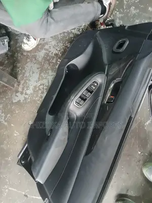 Toyota Crown Athlete Grs210 Driver’S Door + Side Mirror – Ex-Japan